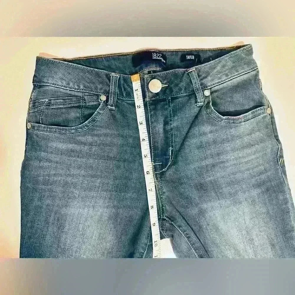 1822 The “Taylor” Jeans, Women’s Size 6, Distressed 3.5” cuffed, dark wash NWOT - Picture 10 of 16
